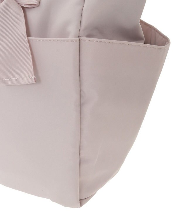 Maison de FLEUR 撥水加工リボンチャームマルチポケットトートM Grayish Pink