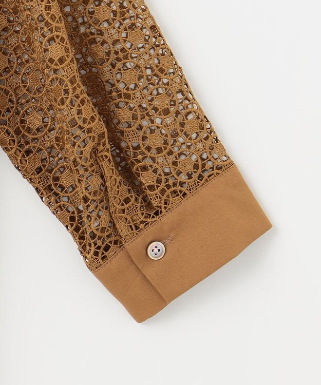 自由区 L 【ドラマ「明日はもっと いい日になる」着用】【洗える】ジオメトリックフラワーレースクロップド丈シャツ ブラウス モカ