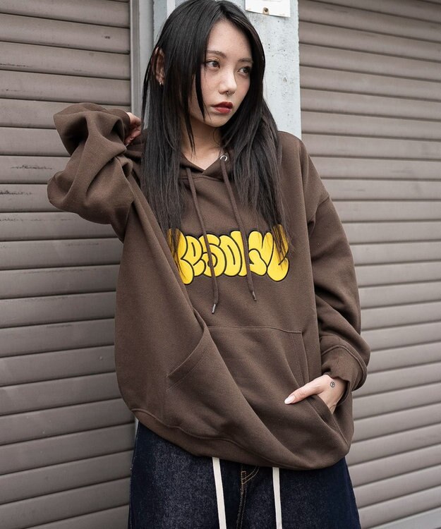 WEGO 【ユニセックス着用ITEM/SMLサイズ展開】グラフィックロゴプルパーカー ブラウン