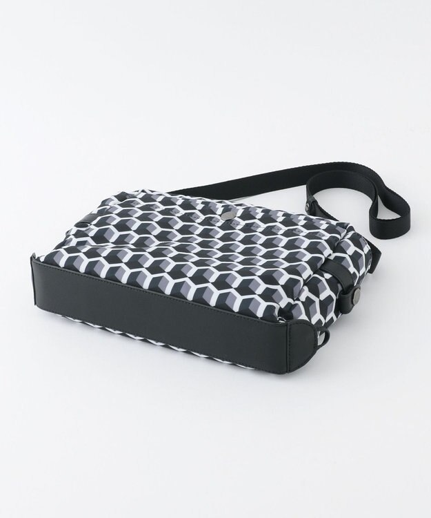 Y'SACCS キュービックモノグラム　スクエアショルダー ブラック