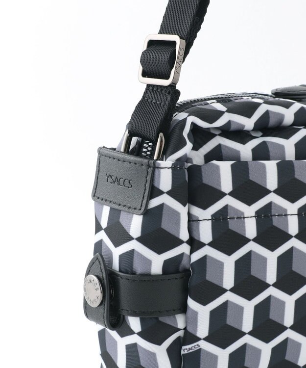 Y'SACCS キュービックモノグラム　スクエアショルダー ブラック