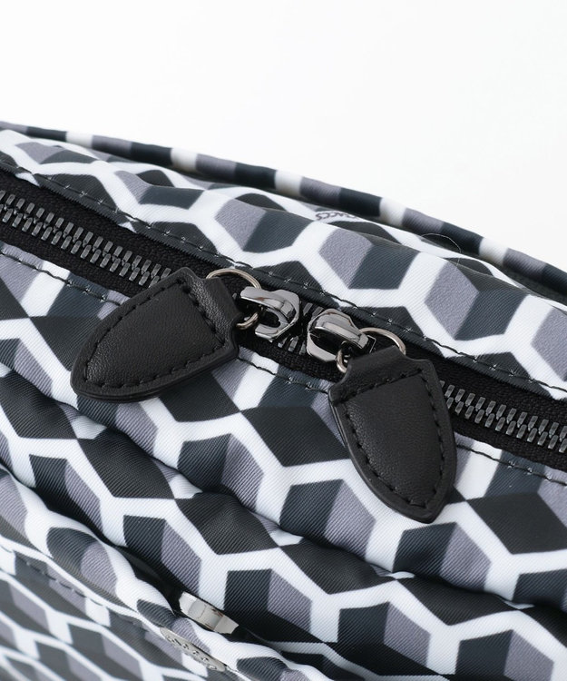 Y'SACCS キュービックモノグラム　スクエアショルダー ブラック