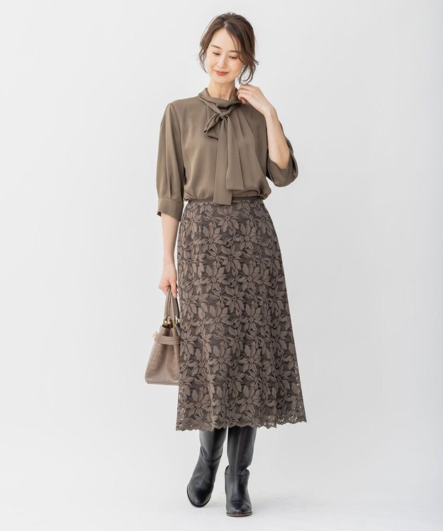 自由区 【洗える/UVケア/吸放湿性】シルクストレッチ ハイネックブラウス カーキ系