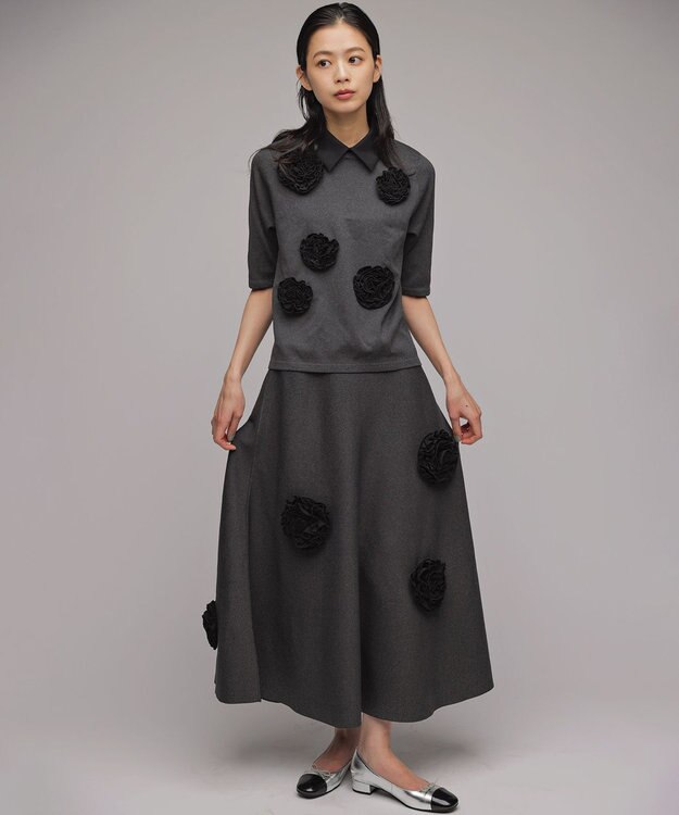 組曲 S 【組曲×setsuko sagittaire】ボンボンフラワー襟付き ニット グレー系