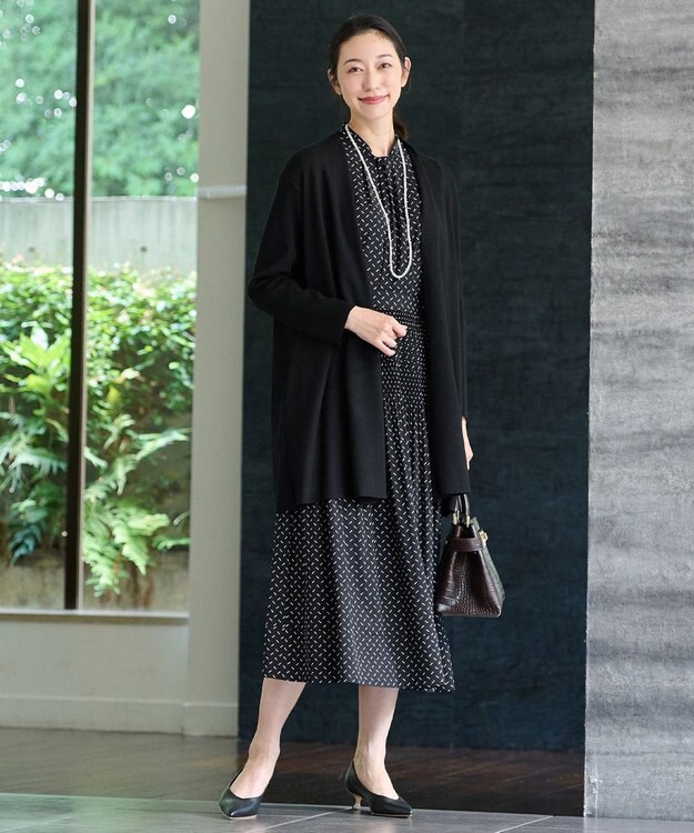 自由区 【洗える】ライトサテン ブラウス ブラック系1