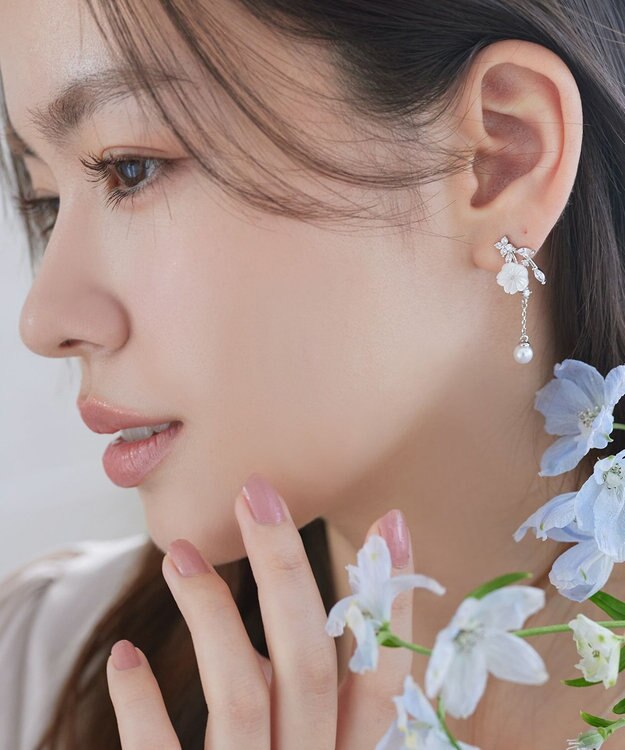 Tiaclasse 【金属アレルギー対応】 シアーフラワードロップピアス シルバー