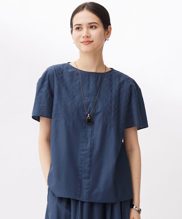 自由区 【接触冷感・洗える】エンブロイダリーローン Tブラウス コバルトブルー