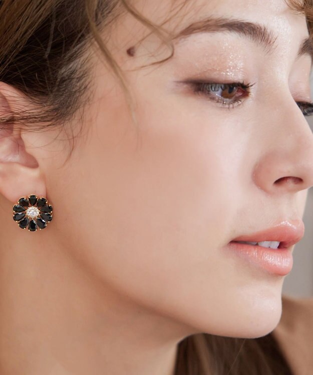 Tiaclasse 【金属アレルギー対応】ブラックフラワーピアス ゴールド