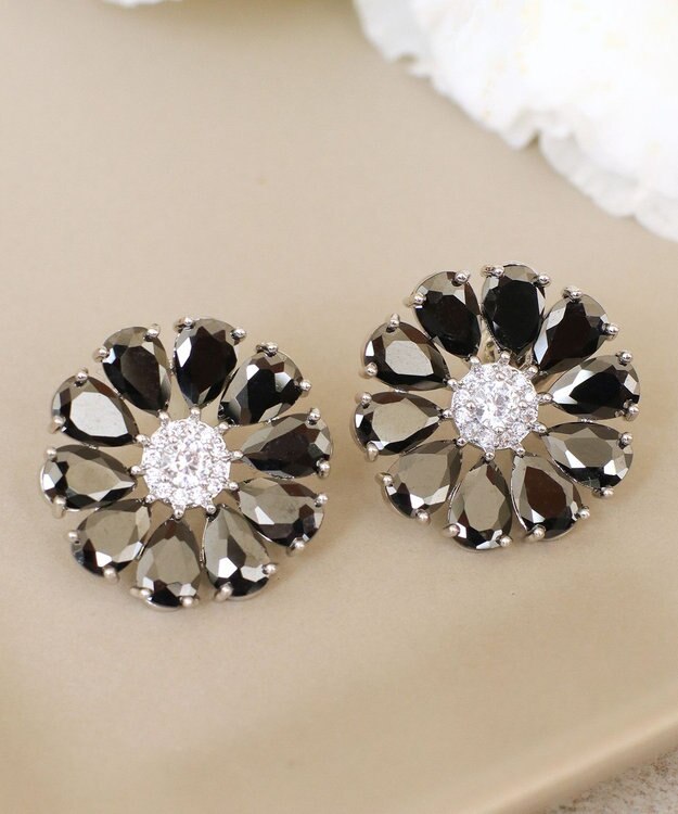 Tiaclasse 【金属アレルギー対応】ブラックフラワーピアス シルバー