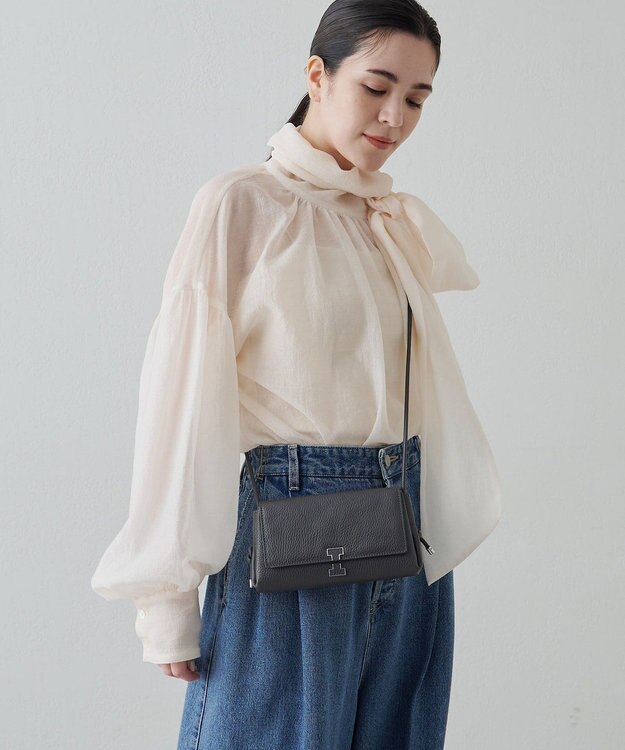 IACUCCI アバ ウォレットショルダー CERVO チャコールグレー