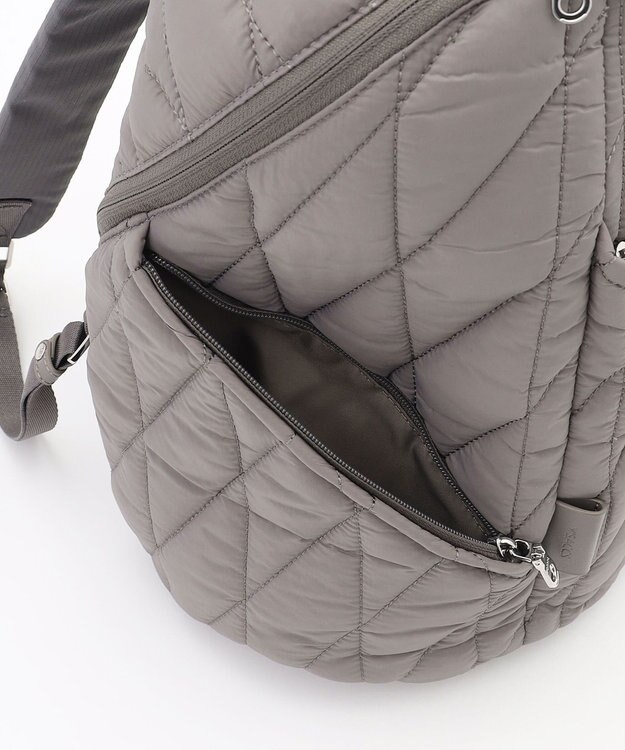 Y'SACCS バイアスキルトリュック グレージュ