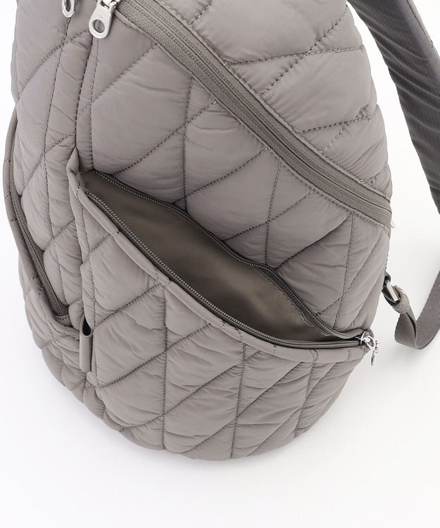 Y'SACCS バイアスキルトリュック グレージュ