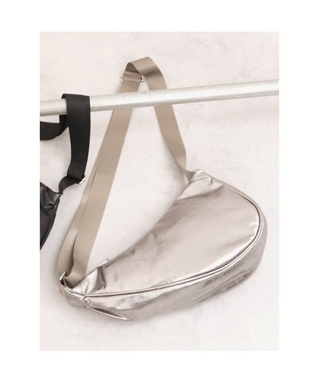 UNBILLION カシュカシュ cachecache / アシンメトリーメタリックショルダーバッグ ダークシルバー