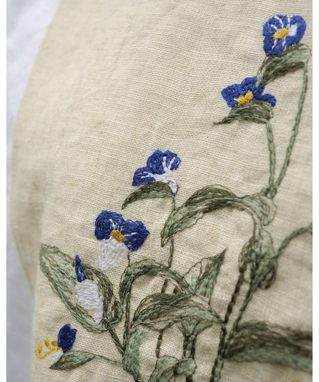 muuc つゆ草刺繍半袖プルオーバー〈日本製・上質な天然素材・遠州織物〉〈繊細なオリジナル花刺繍〉〈ゆったりフリーサイズ〉〈上品な大人の布帛Tシャツ〉 ホワイト