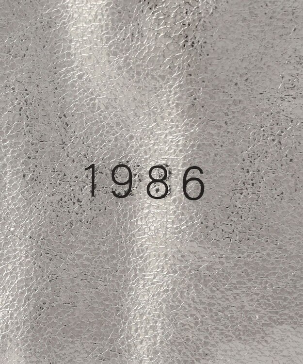 Y'SACCS PVCメタリックショルダーバッグ ガンメタリック