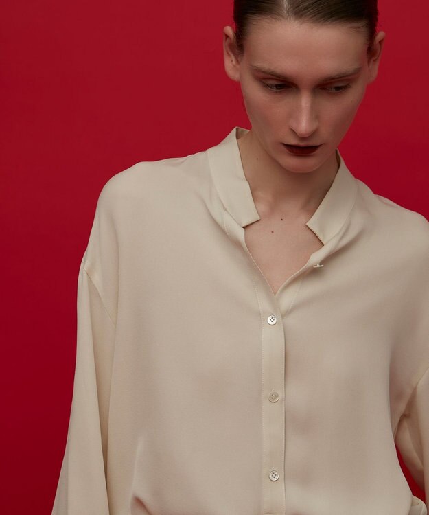 BEIGE， BRISSAC / スタンドカラーブラウス Ecru