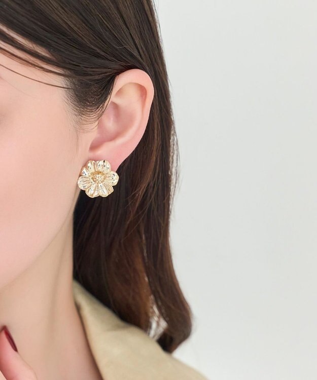 Phoebe フレグラントフラワーメタルイヤリング ゴールド