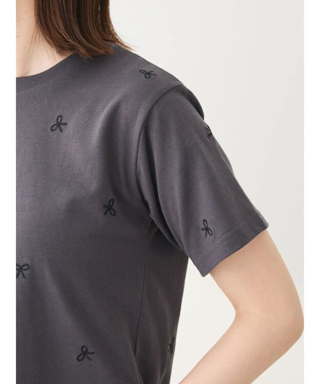 Green Parks ・Ｄｏｕｂｌｅ　Ｆｌａｇｓ　リボン刺繍ＴＥＥ Charcoal Gray