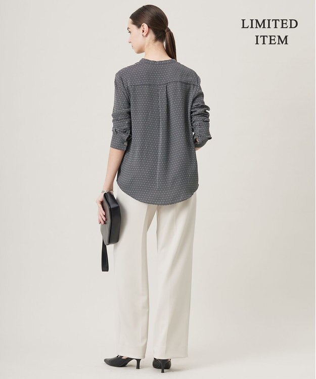 ICB L 【WEB限定・UVケア・速乾・洗える】BackSatinAmunzen キーネックブラウス ブラック柄系