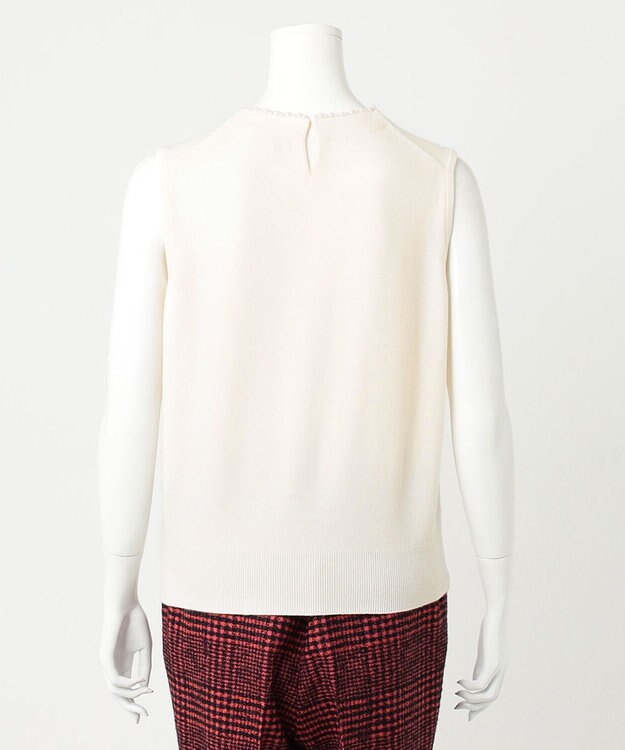 23区 【R(アール)】ウールカシミヤ パールトリム ノースリーブニット アイボリー系