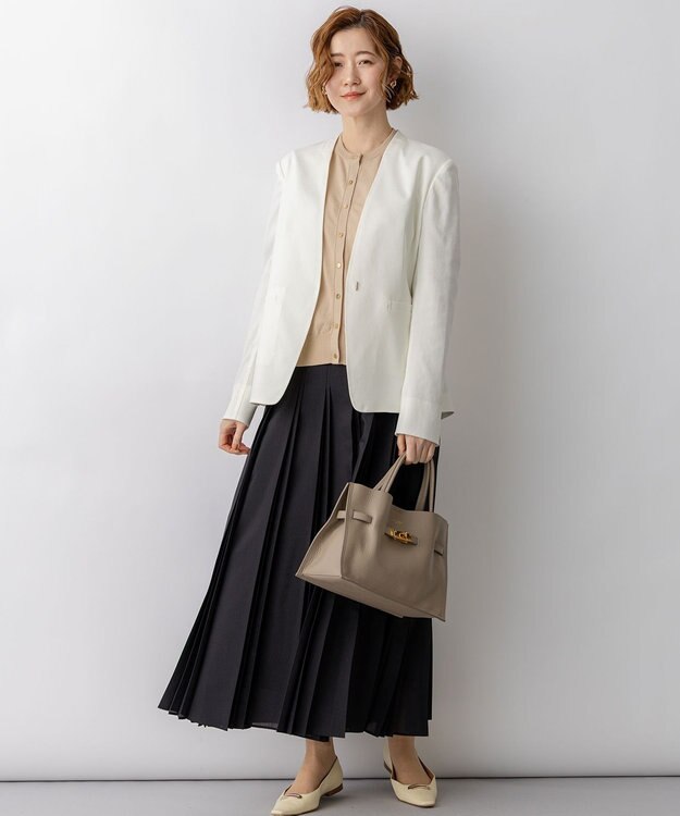 23区 【先行予約】アイアスマットストレッチ ノーカラージャケット ホワイト系