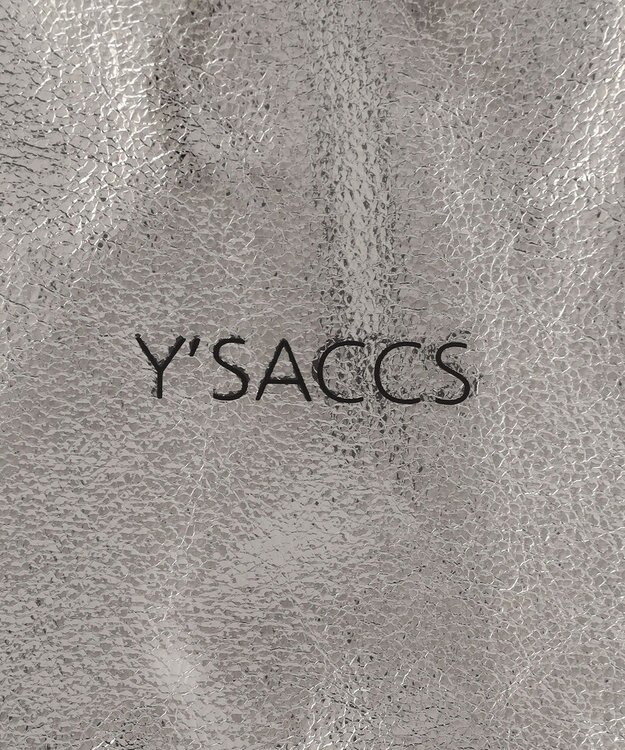 Y'SACCS PVCメタリックショルダーバッグ ガンメタリック
