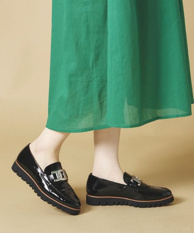 Dominic3 スニーカーソール チェーンモチーフローファー ブラックエナメル