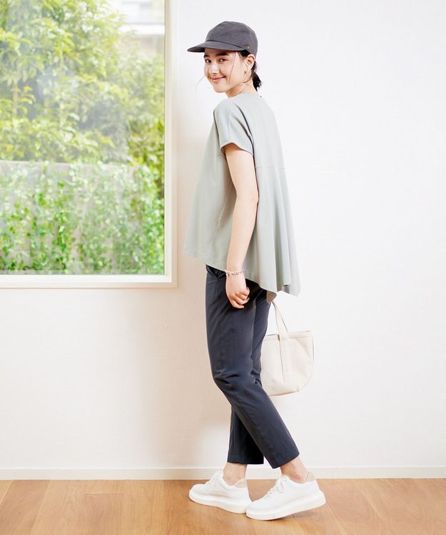 UNFILO 【シワになりにくい】BEAUTY FORM バックフレアTシャツ グリーン