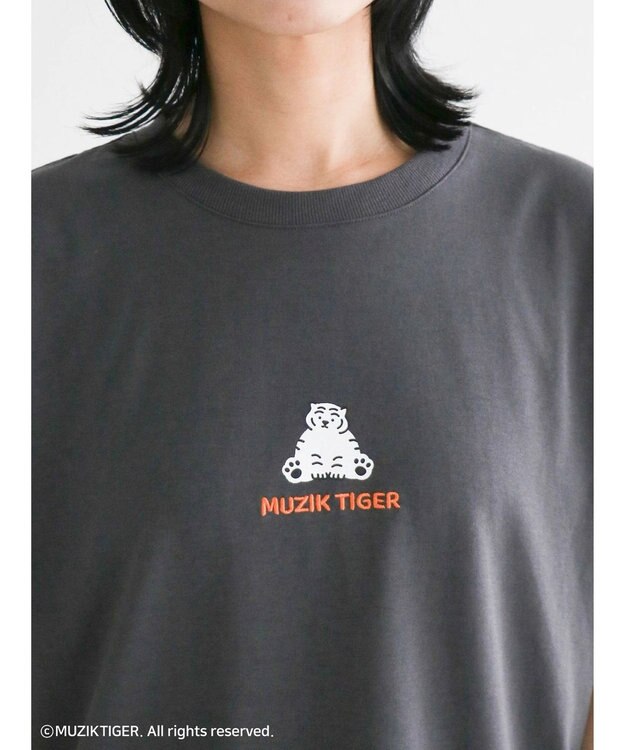 Green Parks ムジークタイガー／バックプリントＴシャツ Charcoal Gray