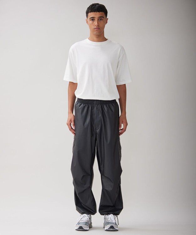 UNFILO MENS レザーライクカーゴパンツ [23年秋冬商品] ブラック