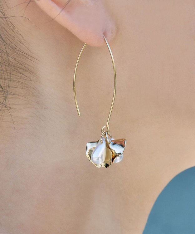 Tiaclasse 花弁ロングピアス ゴールド