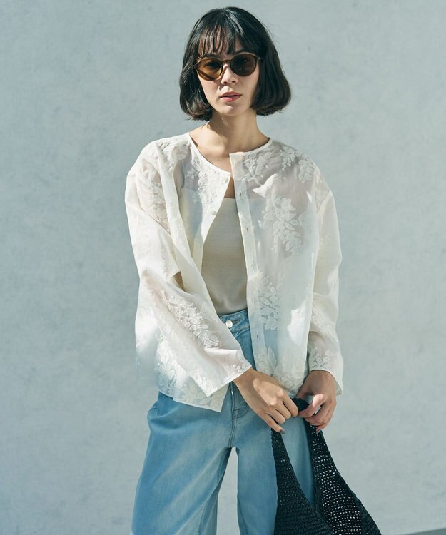 UNFILO L 【前後着用可能の2WAY仕様】ボタニカル エンブロイダリー ブラウス エクリュ