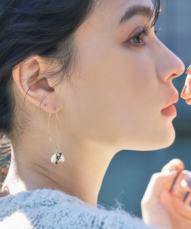 Tiaclasse 花弁ロングピアス ゴールド