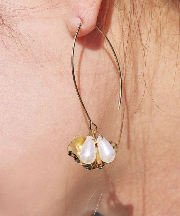 Tiaclasse 花弁ロングピアス ゴールド
