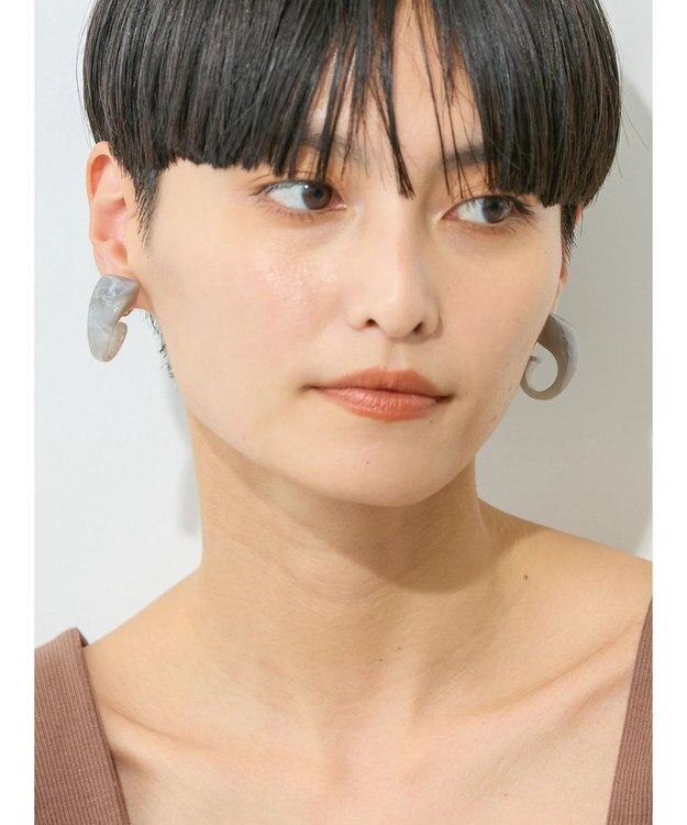 AMERICAN HOLIC スパイラル樹脂イヤリング Gray