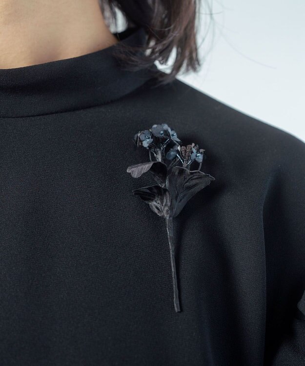 AND WOOL 〈繊細で深みがある色合いの上品小物〉菜の花ブローチ ブラック