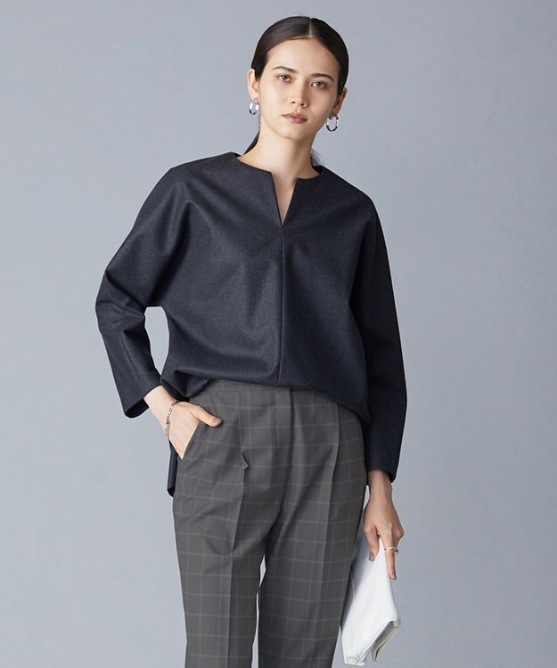 ICB 【洗える・WEB限定カラーあり】 ウールミルドサキソニー キーネックブラウス チャコール系