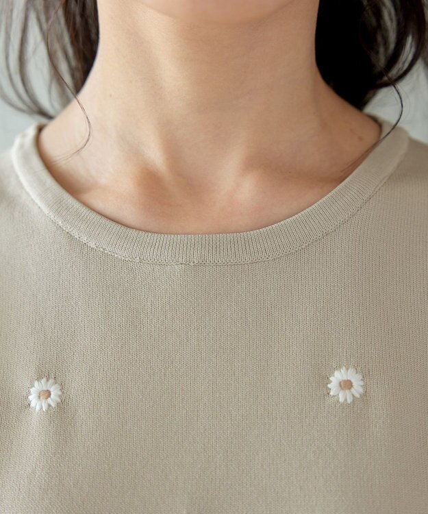 Tiaclasse L 【洗える】フラワー刺繍ニットトップス ベージュ