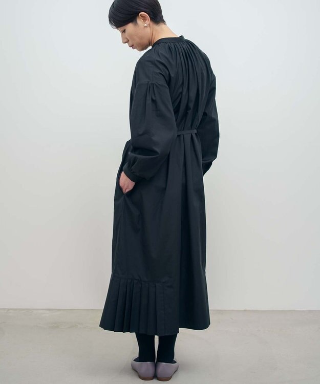 muuc 〈オーガニックコットン〉〈コットンブロード生地〉〈カラーにより異なる生地〉〈通年着られる〉コットン裾プリ ーツ 前開き ワンピース ブラック