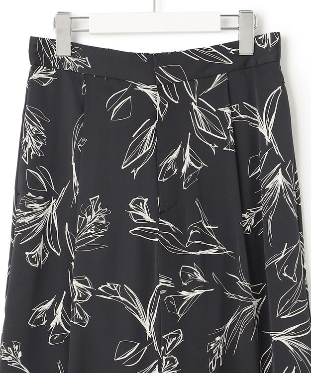 23区 【洗える】ラインフラワープリント ワイドパンツ ブラックプリント