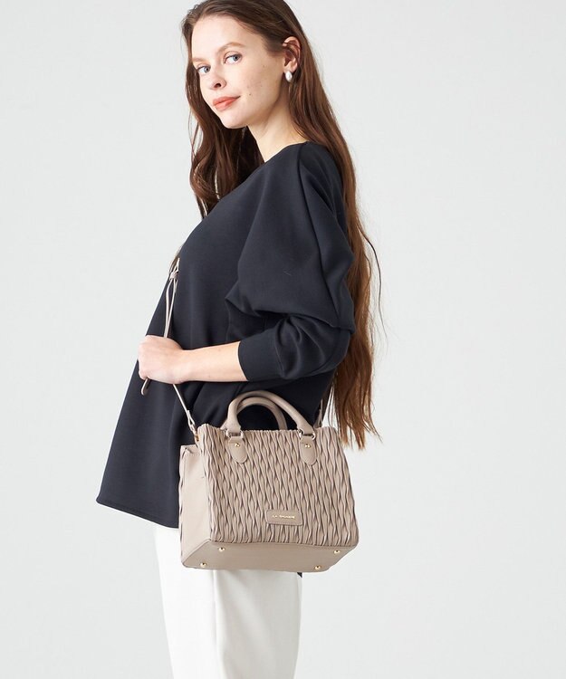 LA BAGAGERIE ランダムプリーツ2WAYハンドバッグ グレージュ