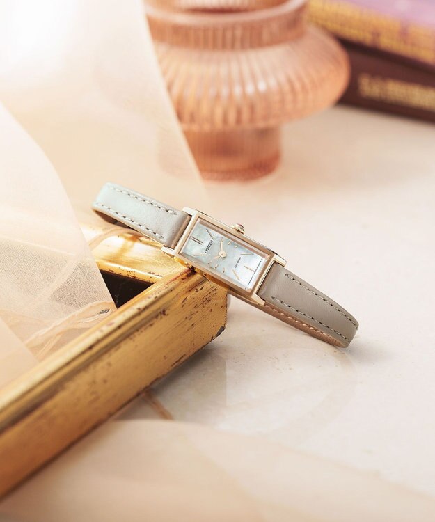 CITIZEN 【ECサイト限定】おしゃれ度の高いグレージュ ハンサムなデザイン 電池交換不要 ウォームゴールド