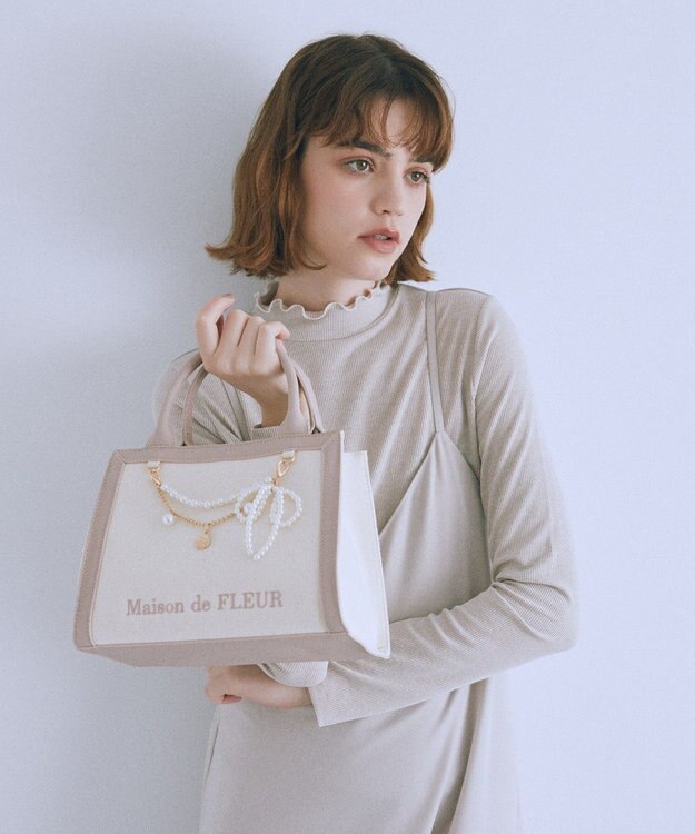 Maison de FLEUR チャーム付きスクエア2Wayバッグ Pink