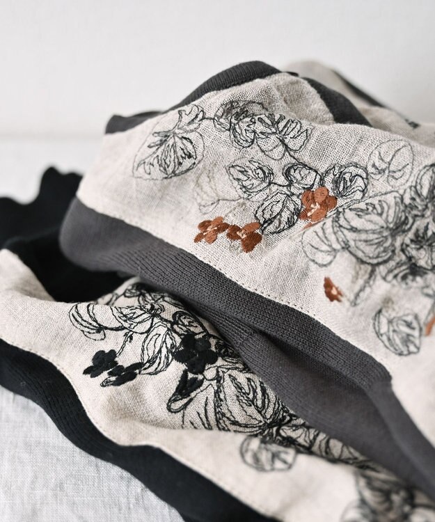 muuc 〈細番手の高級綿糸コットンコーマ糸〉〈洗練された繊維だけを残した滑らかな肌触り〉スミレ押し花刺繍のカーディガン グレー