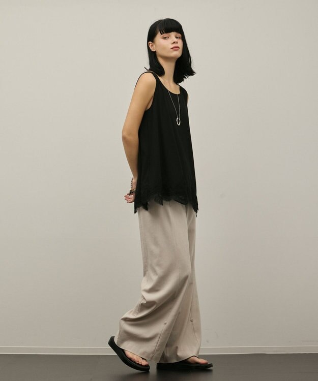 GRACE CONTINENTAL ヘムレースカットトップ ブラック