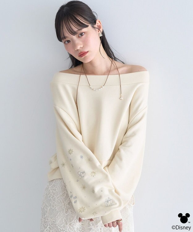 earth music&ecology 【予約】Disney/キラキラモチーフ刺繍オフショルスウェット アイボリー