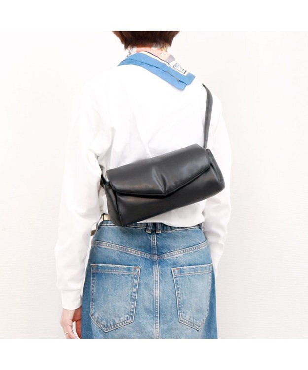 UNBILLION カカトゥ kakatoo / パテッドロールバッグ ブラック