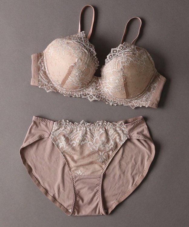 Wing ブラジャー 立体感のあるバストをメイク ふっくらデコルテ きれいな谷間 ブラのズレ・浮きを軽減 【ハイライトブラ】 ブラ CB4000 ウイング／ワコール サンドベージュ