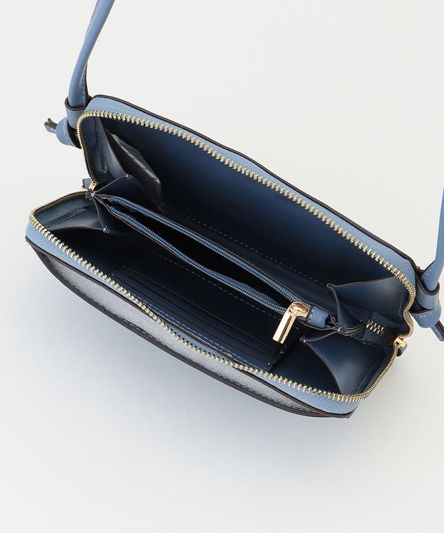 LA BAGAGERIE 【レザー×ステッチ】スクエアマルチポシェット ライトブルー