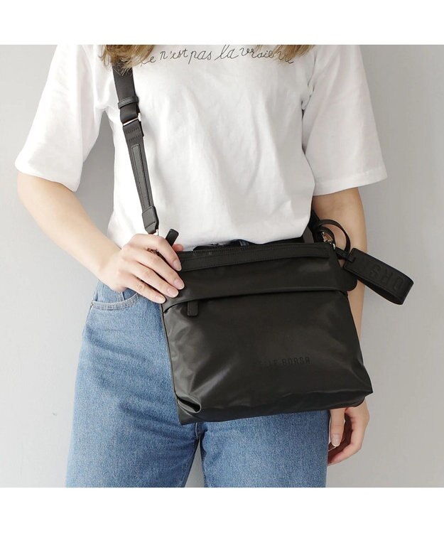 PELLE BORSA ミドルサイズショルダー Cheers チアーズ 4685 ブラック